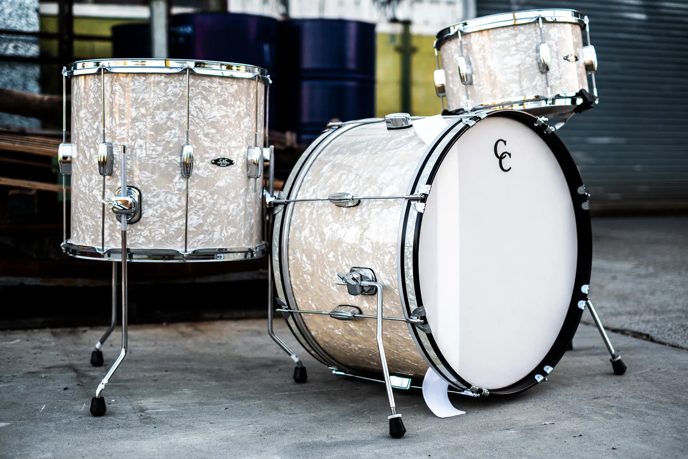 Player Date in Aged Marine Pearl with black bass drum hoops