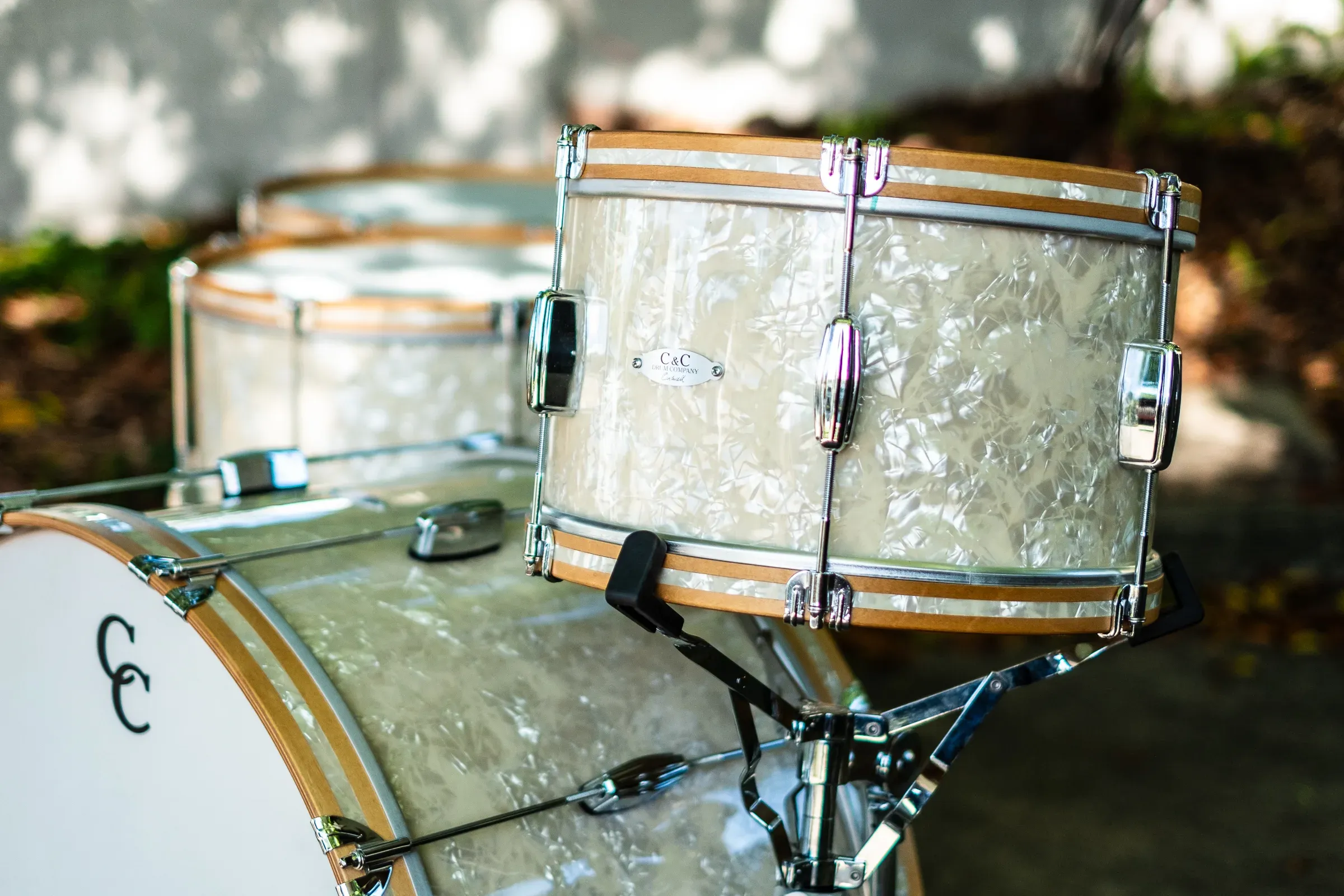 Aged Marine Pearl Player Date tom with wood hoops, up close