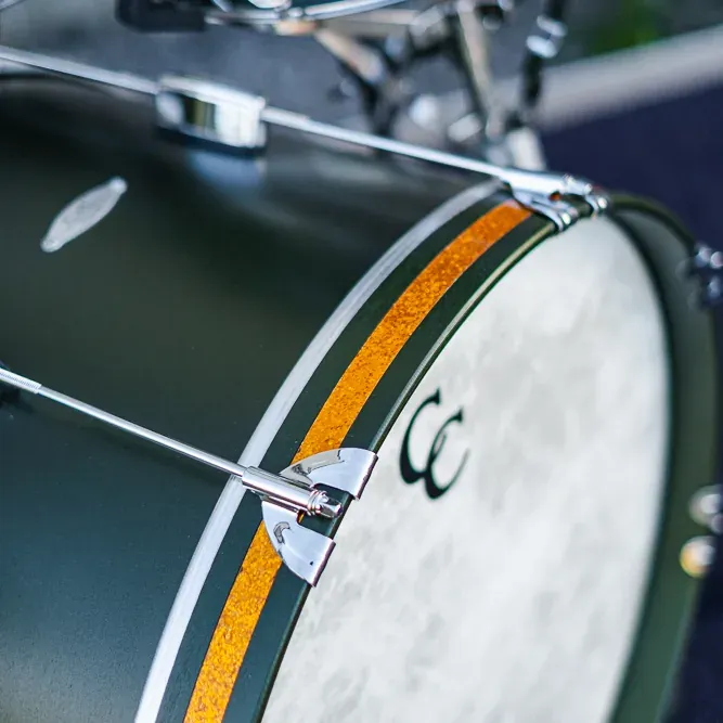 Player Date I bass drum in Dark Green with inlay