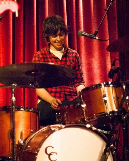Jen Sholakis, Jen Cloher, playing C&C drums