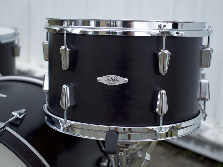 Single-ended Deco lugs on a black tom